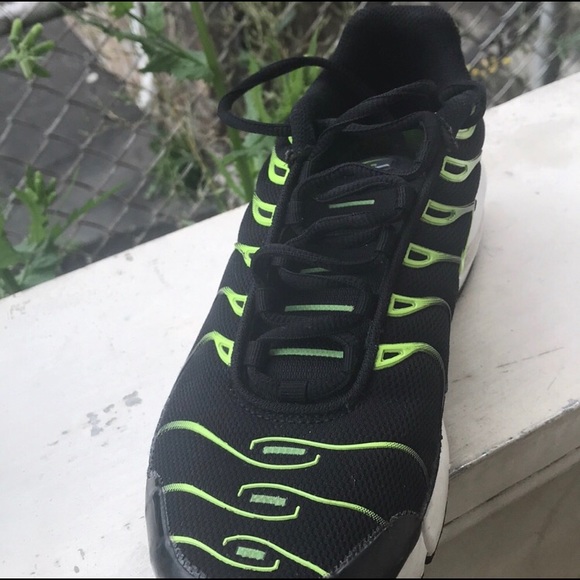 Air max Plus size 7 us volt and black - Picture 4 of 7